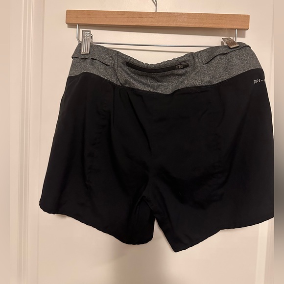 🌺2 for $50🌺 Nike shorts with pocket - Picture 3 of 5